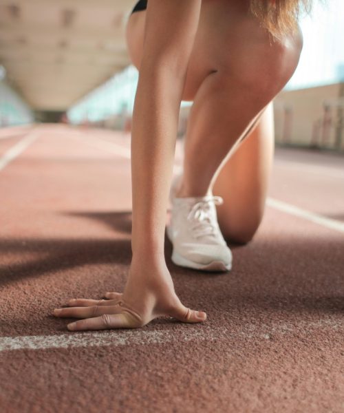 Frau beim Start um zu laufen zweiVital